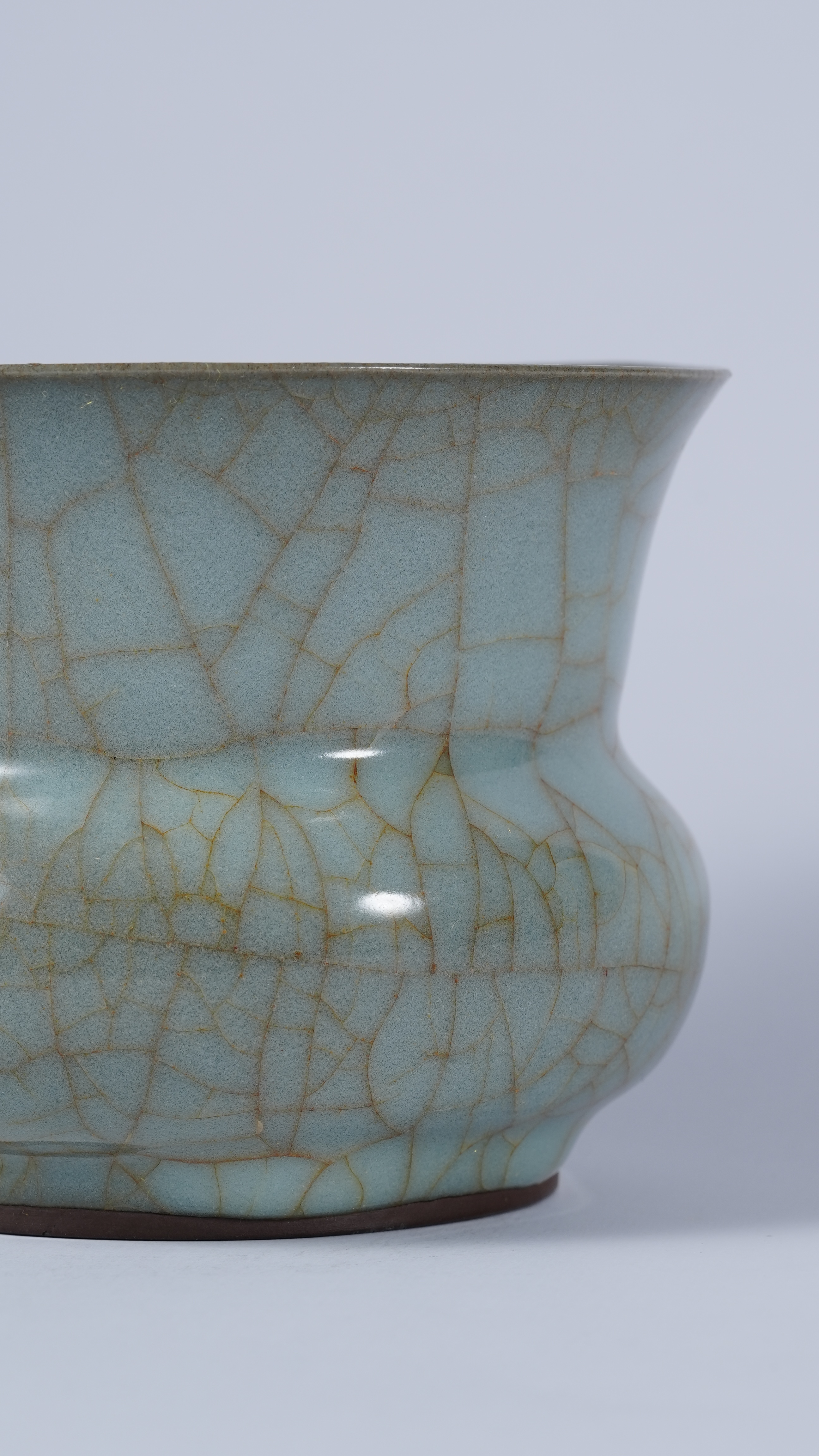 明清古董瓷器保养指南：让百年瑰宝延年益寿